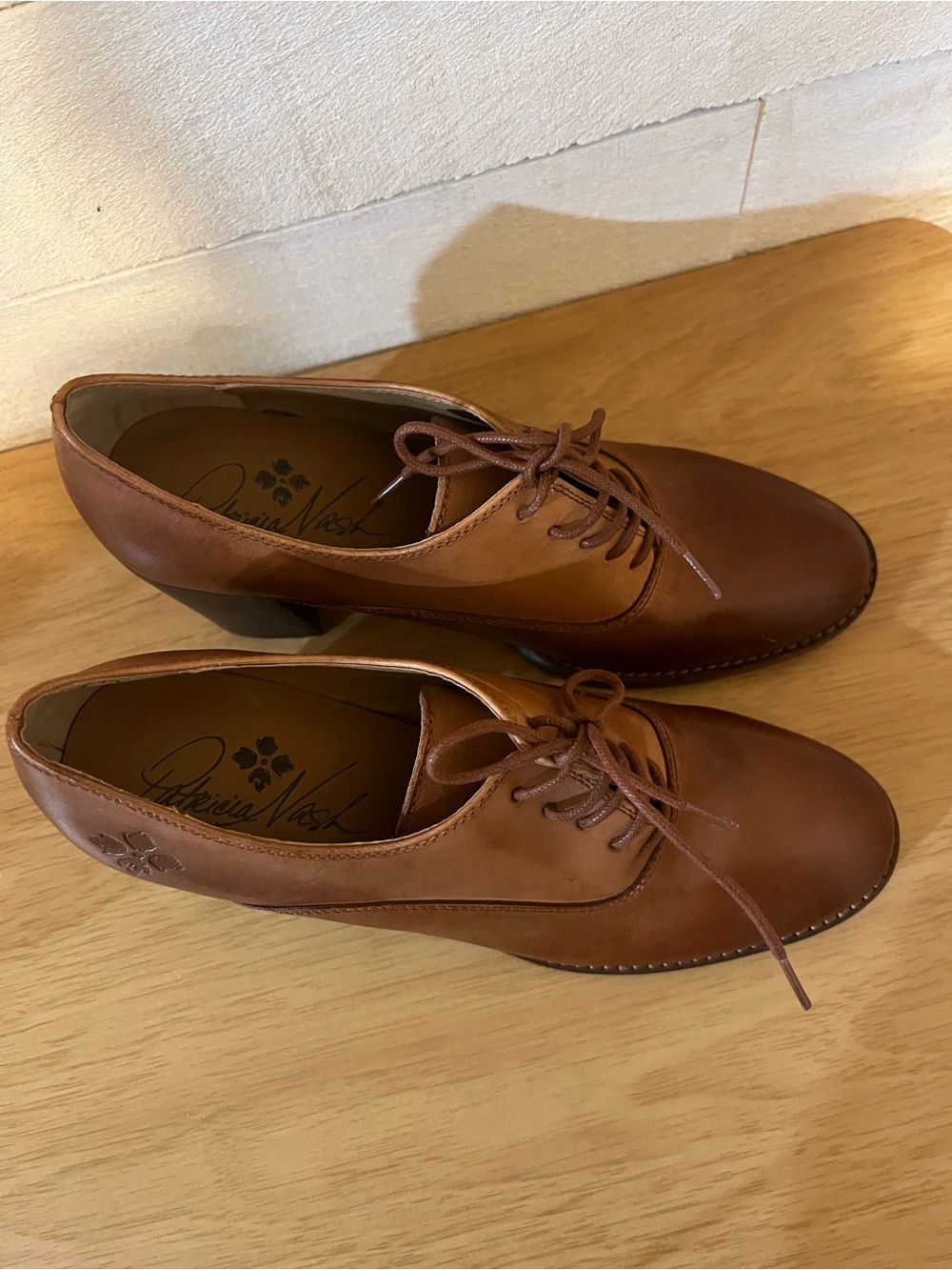 Patricia Nash Anna Oxford Shoes-Tan Leather - Picture 4 of 12